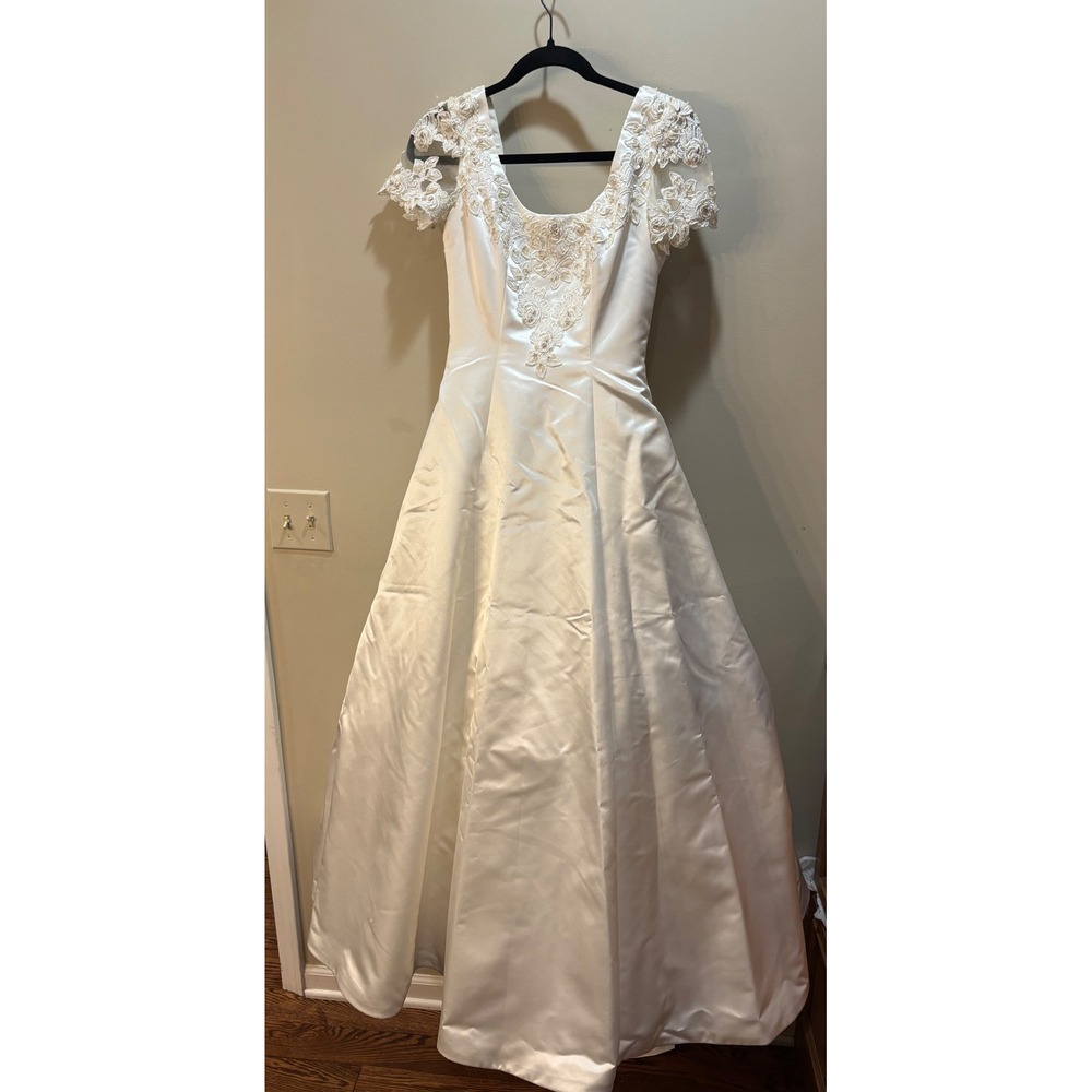 Michelangelo Satin Wedding‎ Dress Ivory Lace Appliqué Bow A-Line Size 6 Fits 2/4
